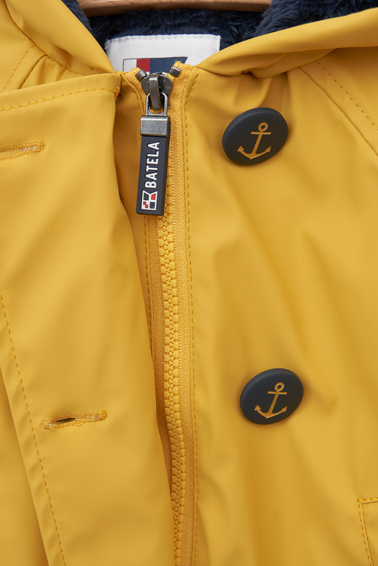C3151 Chubasquero botones anclas amarillo