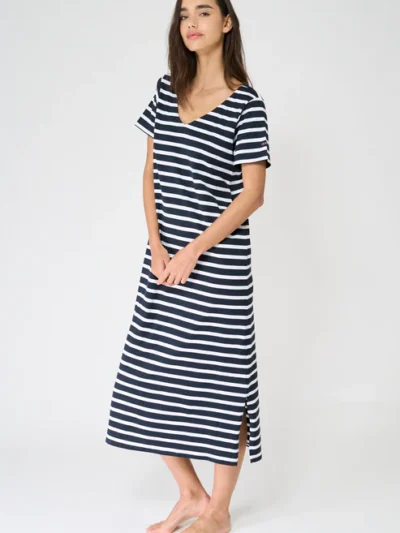 A1893 Vestido camiseta largo a rayas con escote en V